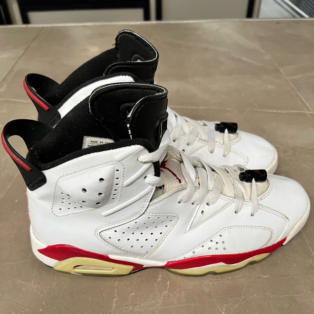 2010 Jordan 6’s (Bulls) sz10